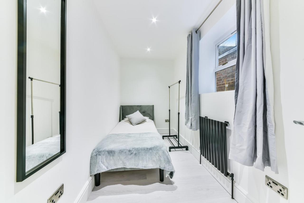 Amazing 2 Bed Apartment Clapham North Londyn Zewnętrze zdjęcie