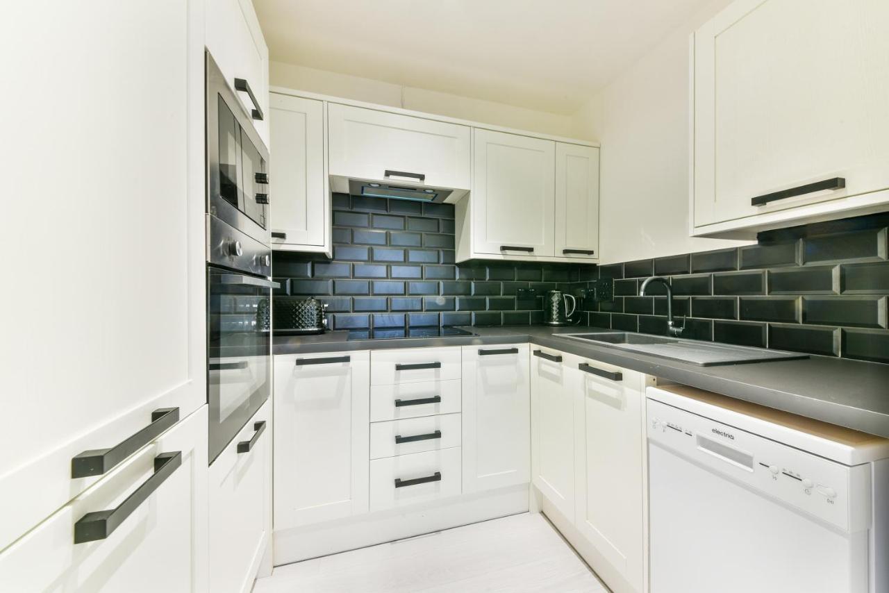 Amazing 2 Bed Apartment Clapham North Londyn Zewnętrze zdjęcie