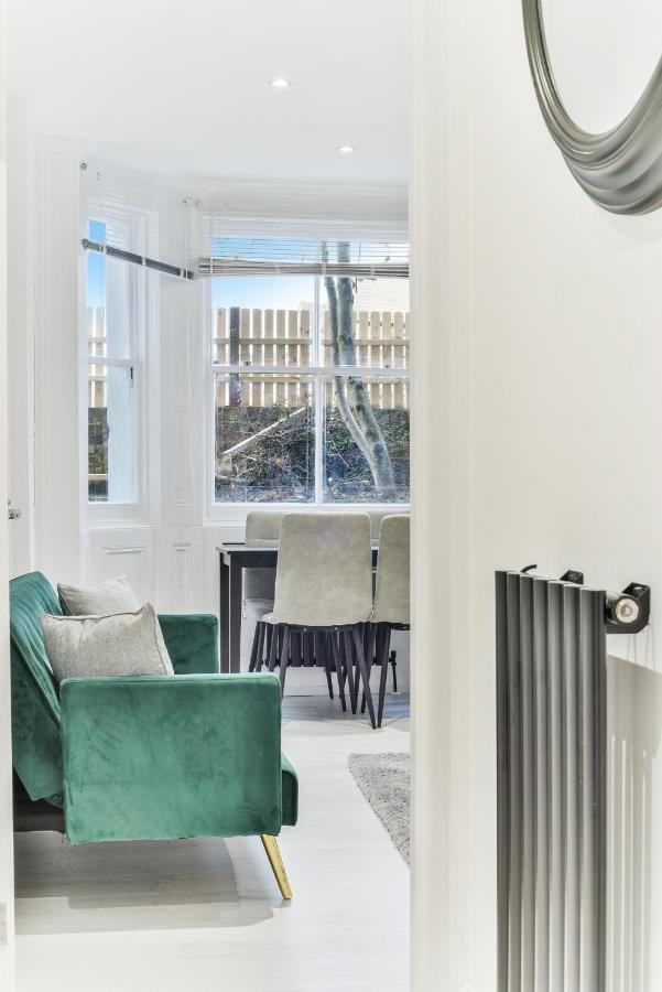 Amazing 2 Bed Apartment Clapham North Londyn Zewnętrze zdjęcie
